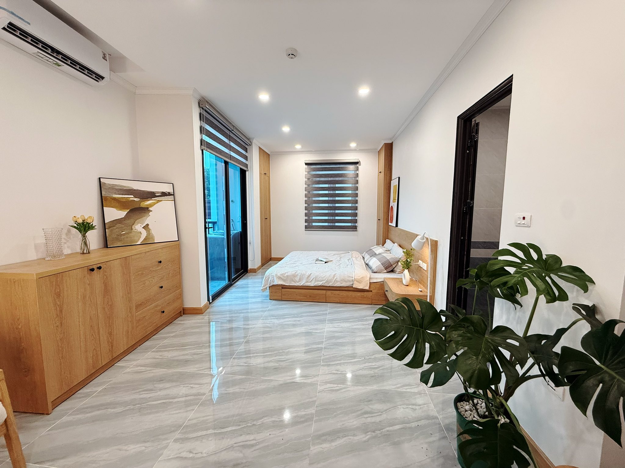 Nhà mới full nội thất, ban công thoáng tại Kim Mã - Phạm Huy Thông, Hà Nội