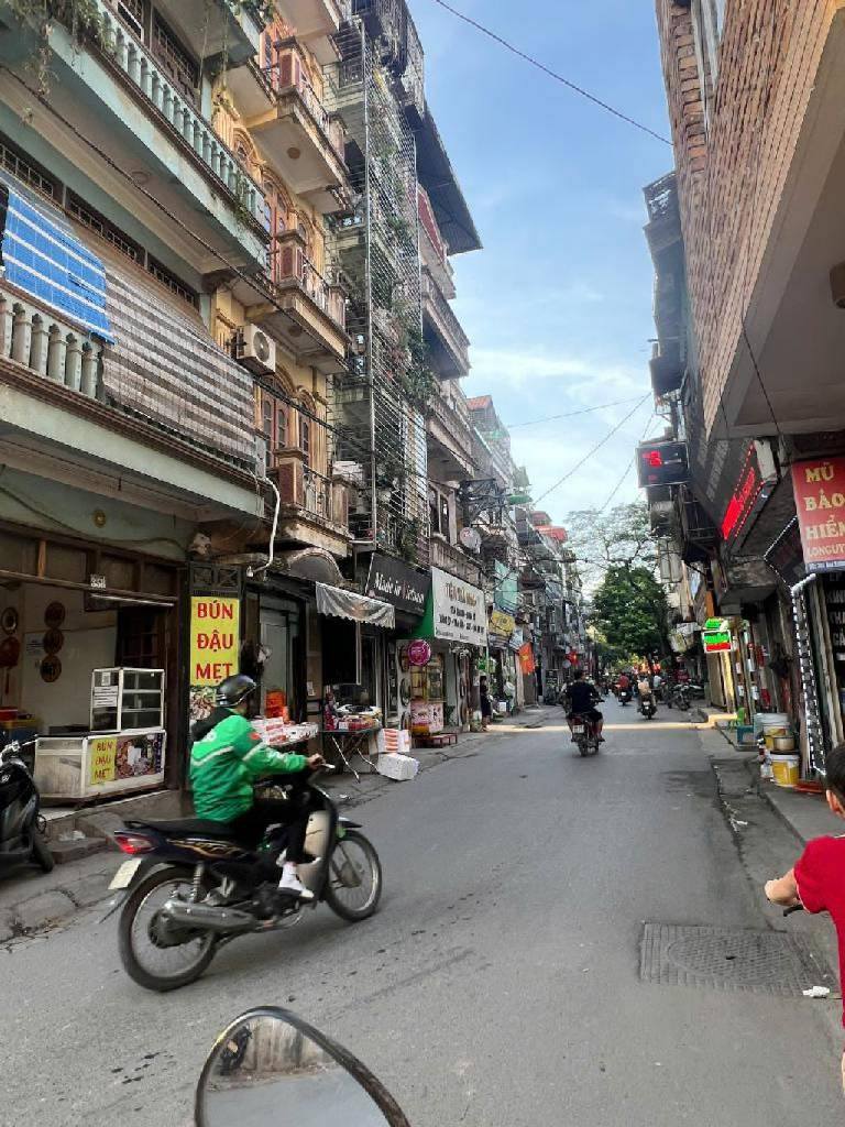 Nhà mặt ngõ thông, ô tô tránh, kinh doanh đỉnh, gần phố lớn