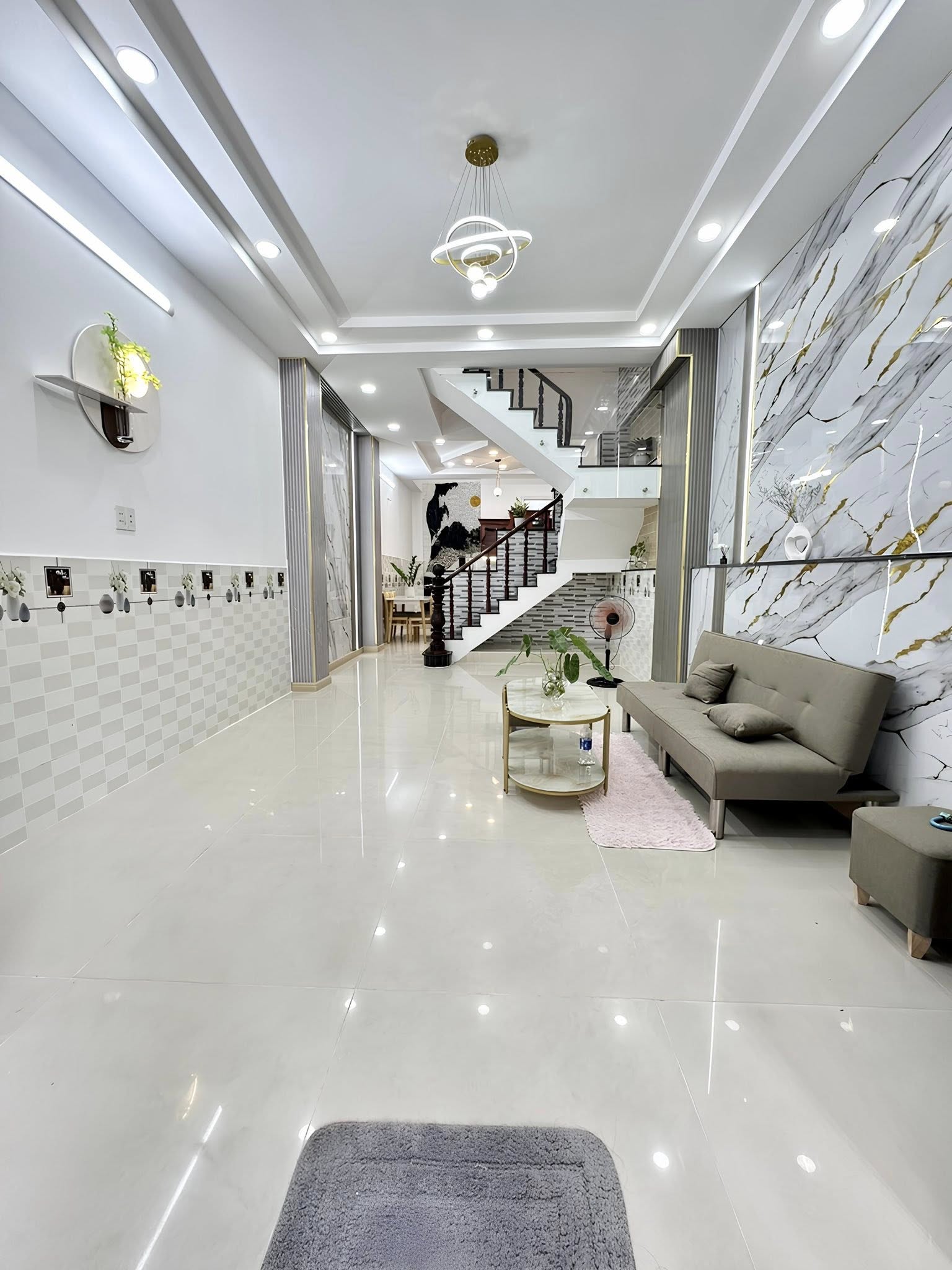 Siêu phẩm nhà đúc kiên cố 3 tầng, tọa lạc tại vị trí đắc địa