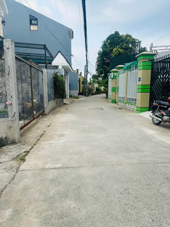 Bến Tre - Nền góc 2 mặt tiền hẻm, 187m2, sẵn giấy phép xây dựng, chỉ 2.1 tỷ