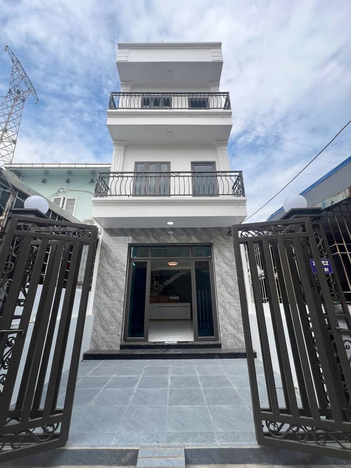 Bán nhà 3 tầng sân cổng riêng, 75m2, phố Cát Bi, Hải An, Hải Phòng