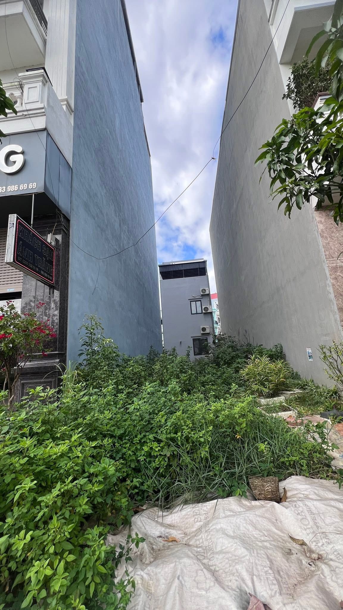 Chính chủ chào bán lô đất cực phẩm tại khu đô thị Nam Hoàng Đồng, tọa lạc ngay mặt đường Nguyễn Phi Khanh sầm uất