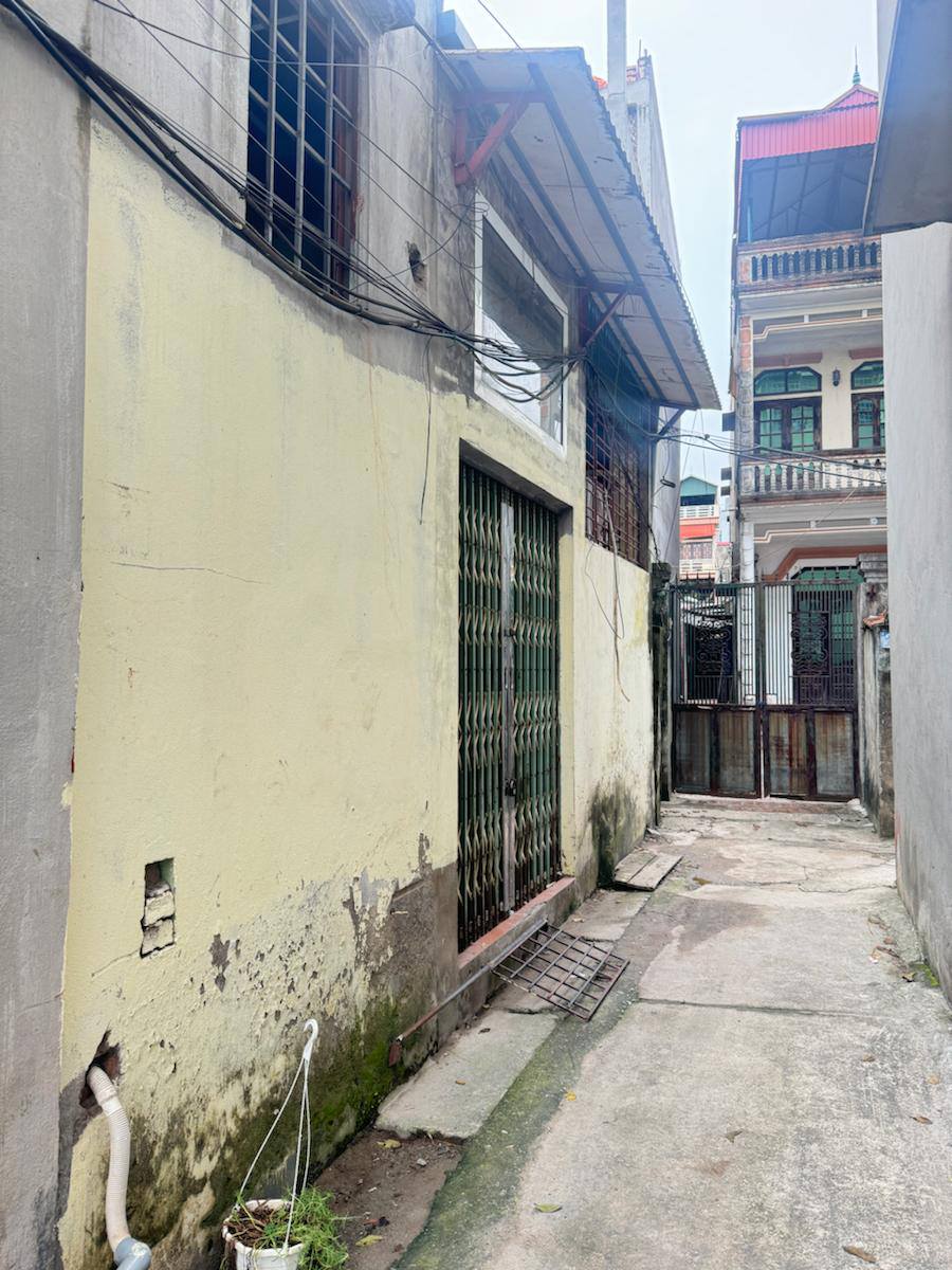 Đất vàng 35m2 nhà cấp 4 cho thuê, ngõ ô tô tránh, sổ đỏ sẵn sàng