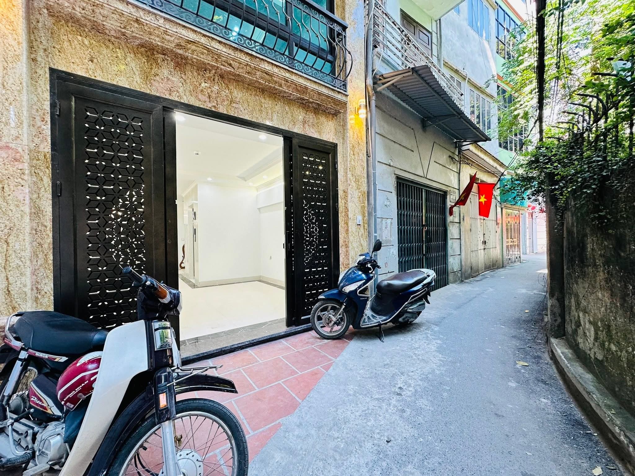 Nhà mới Khương Đình, Thanh Xuân, 5 tầng, 7 phòng ngủ, thang máy, ngõ thông, giá hơn 12 tỷ