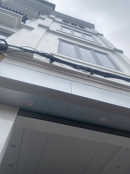 Nhà mới 5 tầng đẹp, 35m2, cách Cầu Hữu Hòa 300m, giá quanh 5 tỷ