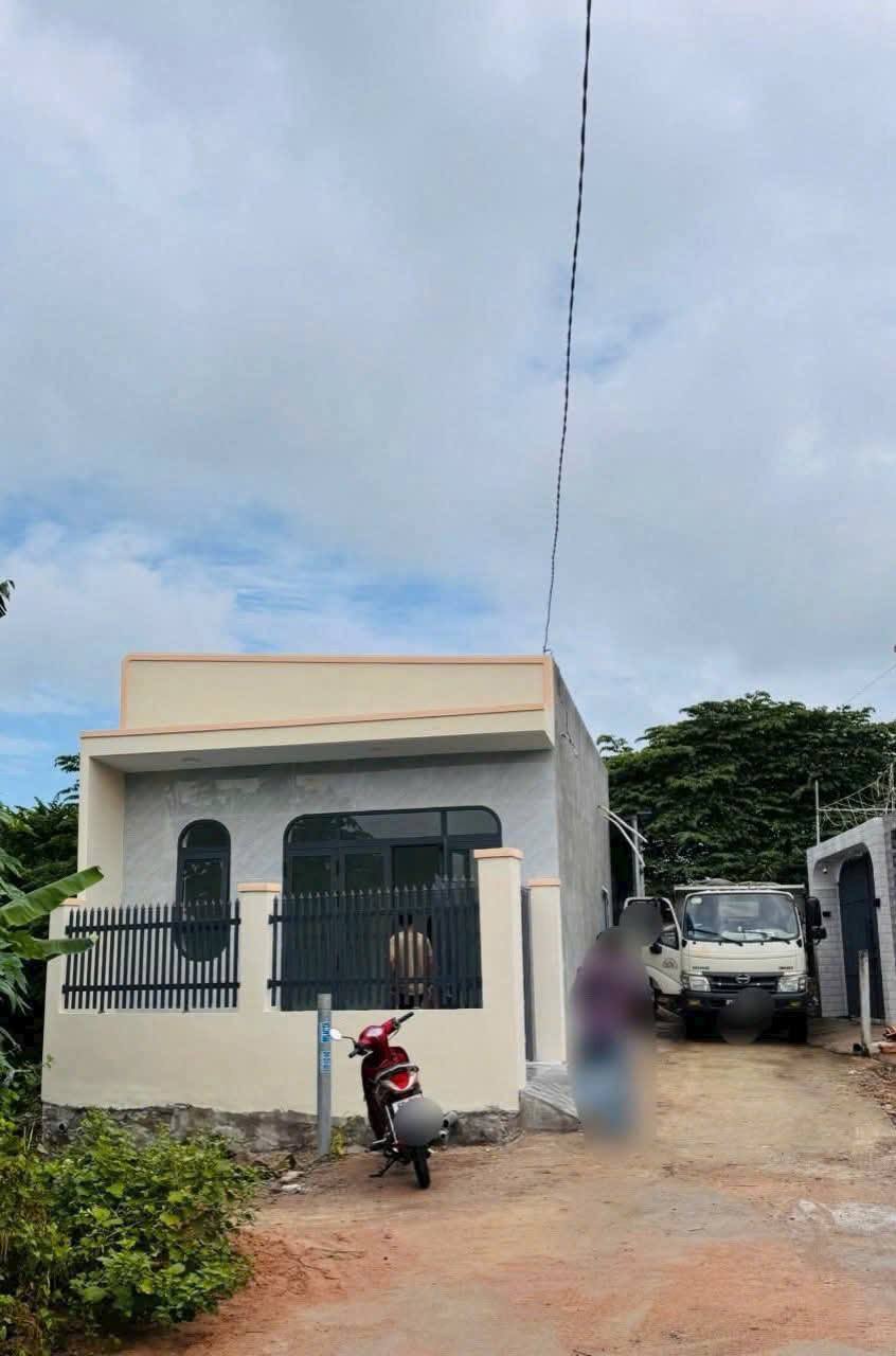 Bán nhà 90m2 full thổ cư gần Bưu điện Long Điền