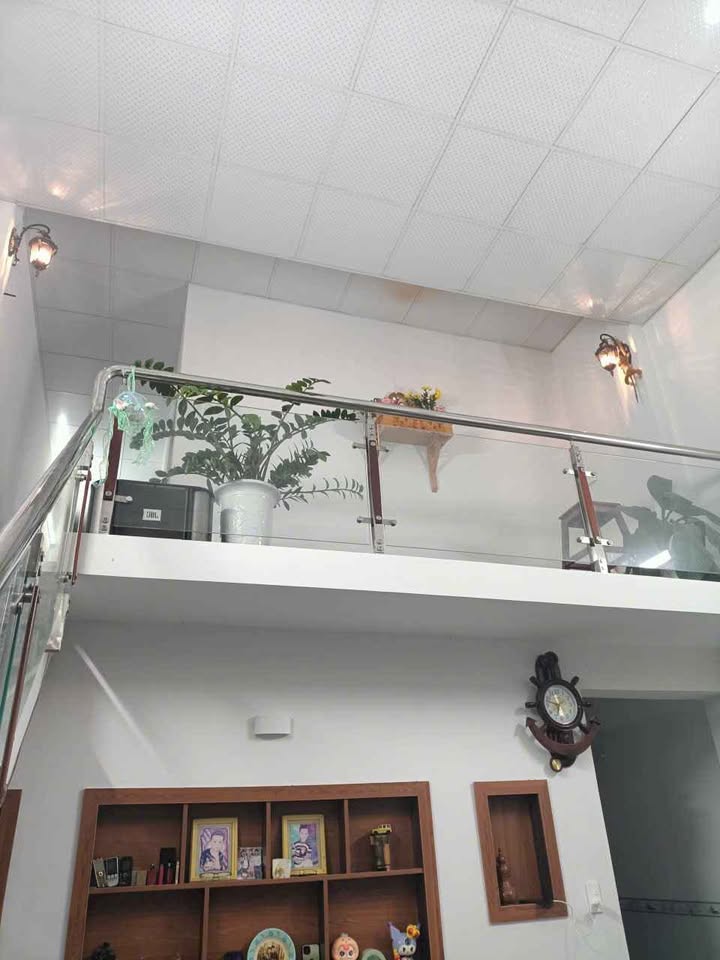 Nhà phố Kon Tum giá rẻ bất ngờ, gác lửng xinh xắn, hẻm ô tô