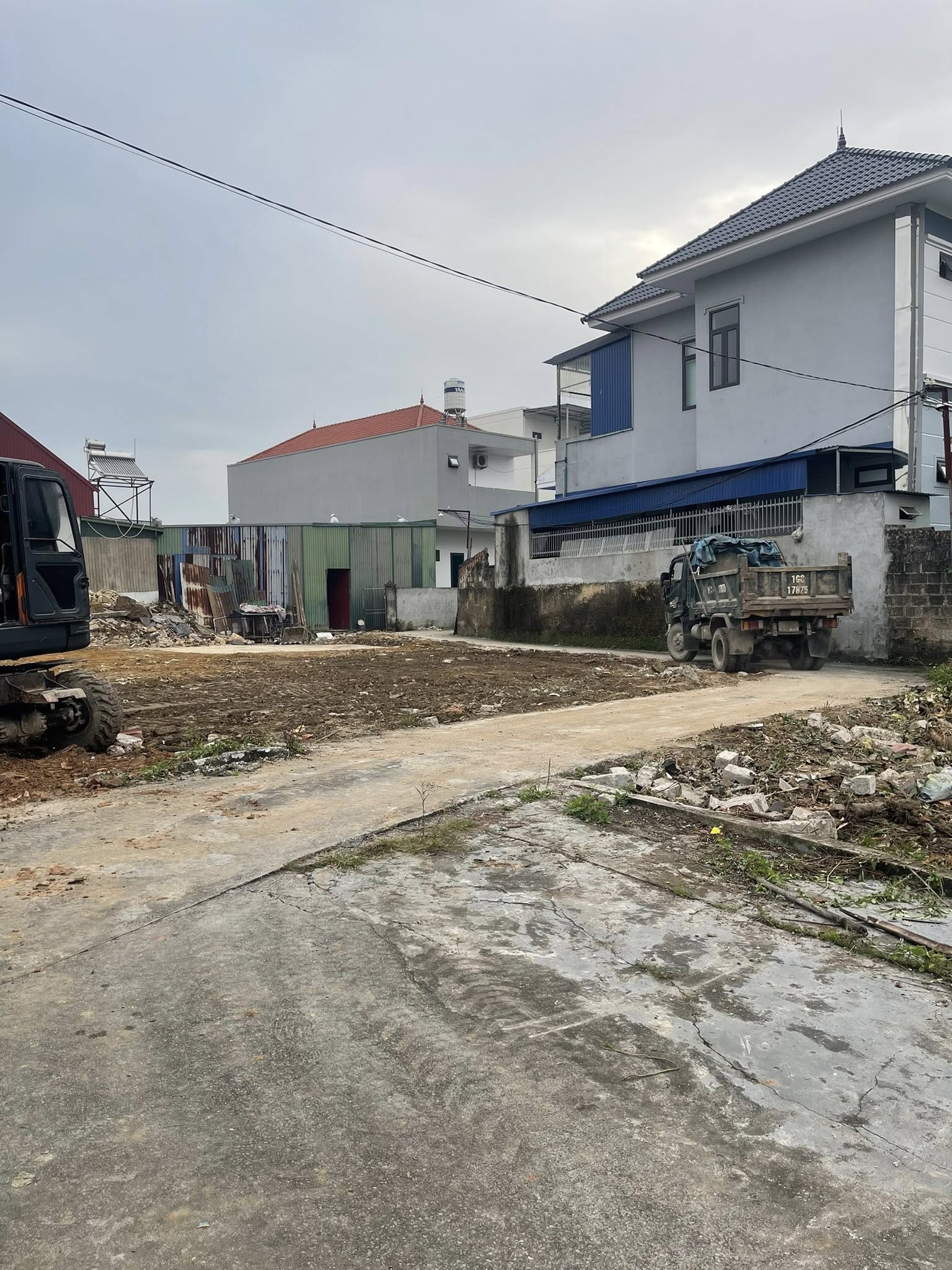 Đất vàng Thiên Hương, ô tô 7 chỗ vào tận đất