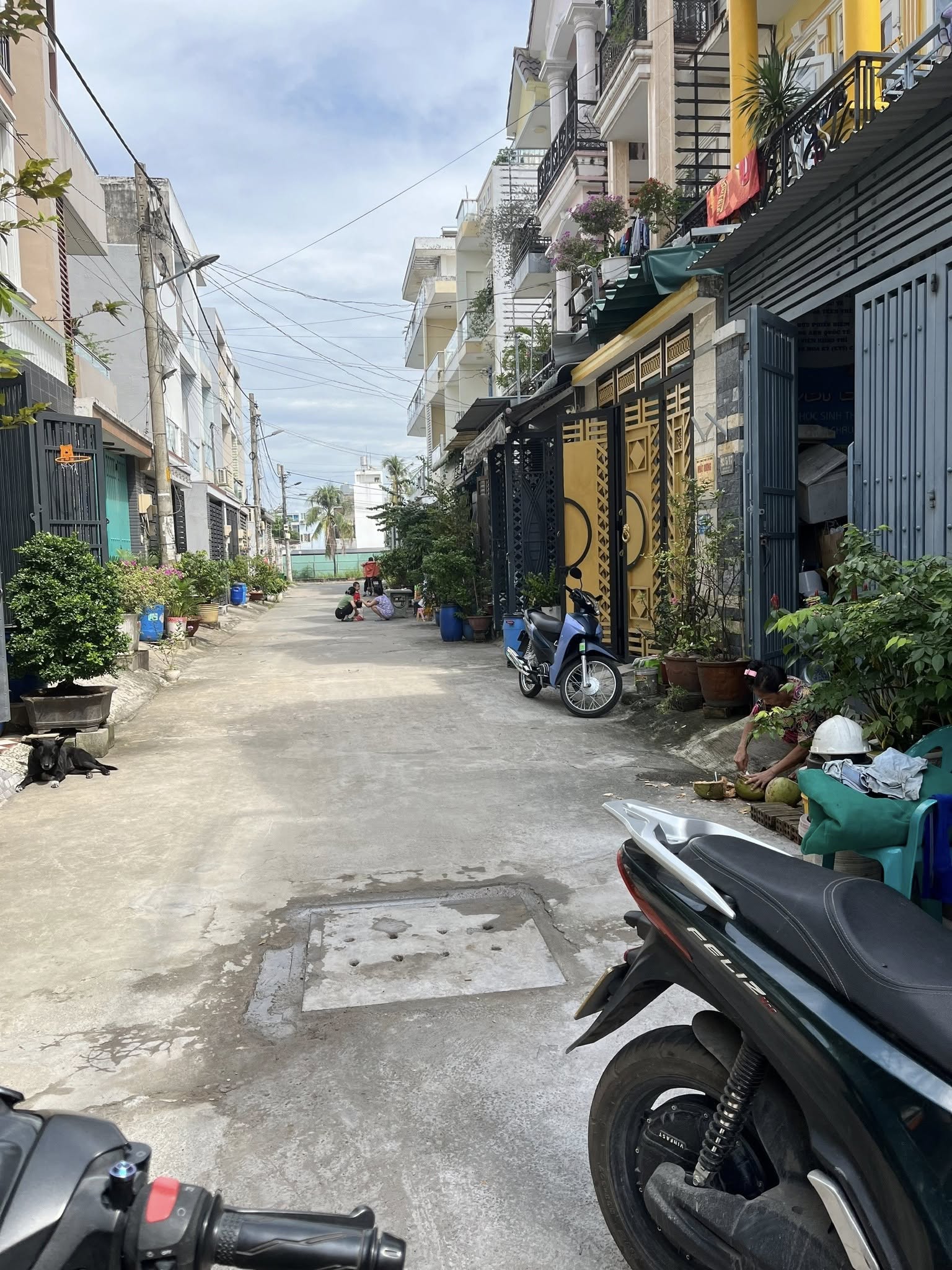 Nhà 1 trệt 2 lầu mới đẹp, đường 160 Tăng Nhơn Phú A