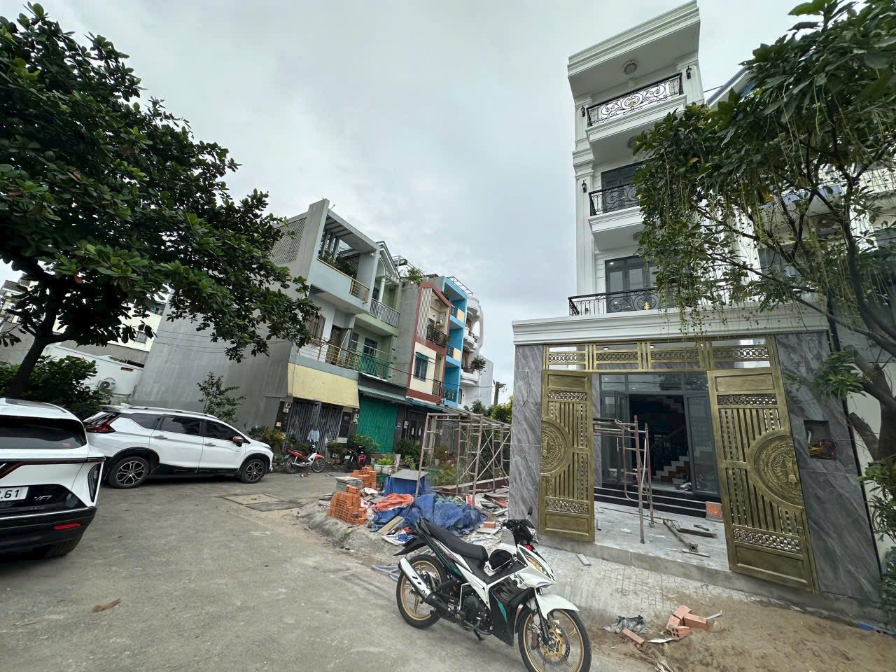 Nhà 4 tầng mới khu phân lô – đường xe tải – gần ga metro Bình Thái