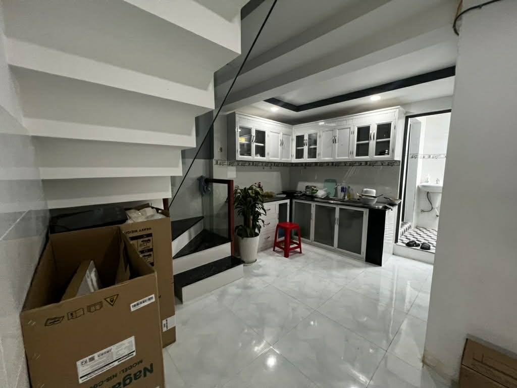 Nhà Thủ Đức 60m2, sát Gigamall, giá 5,2 tỷ