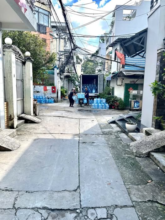 Siêu phẩm Bình Thạnh, hiếm có khó tìm! Vị trí đắc địa, chỉ cách Quận 1 vài bước chân, thuận tiện di chuyển mọi nơi