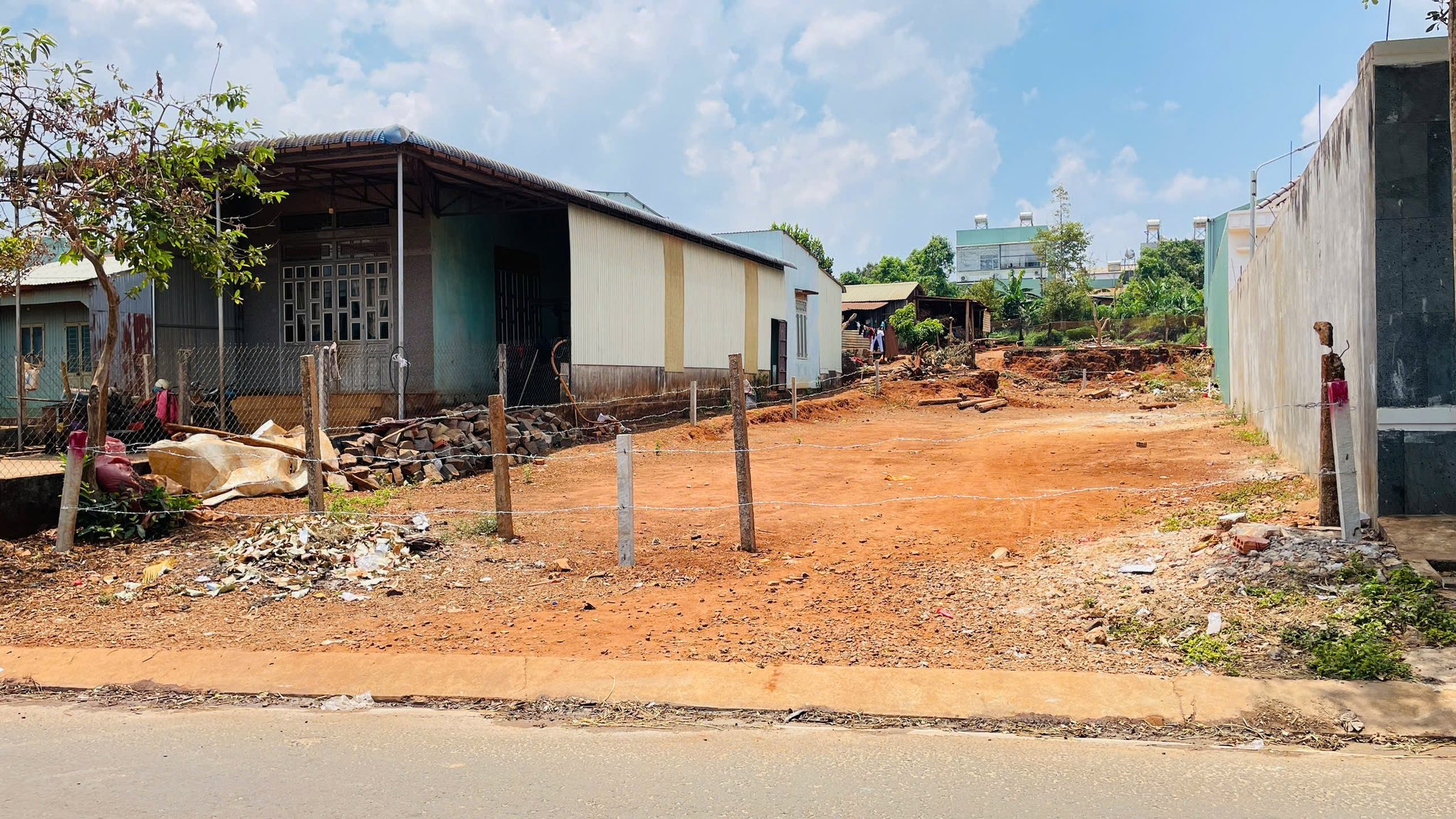 Mặt tiền đường Đặng Trần Côn, phường Trà Bá, gần Bến xe, trường chợ