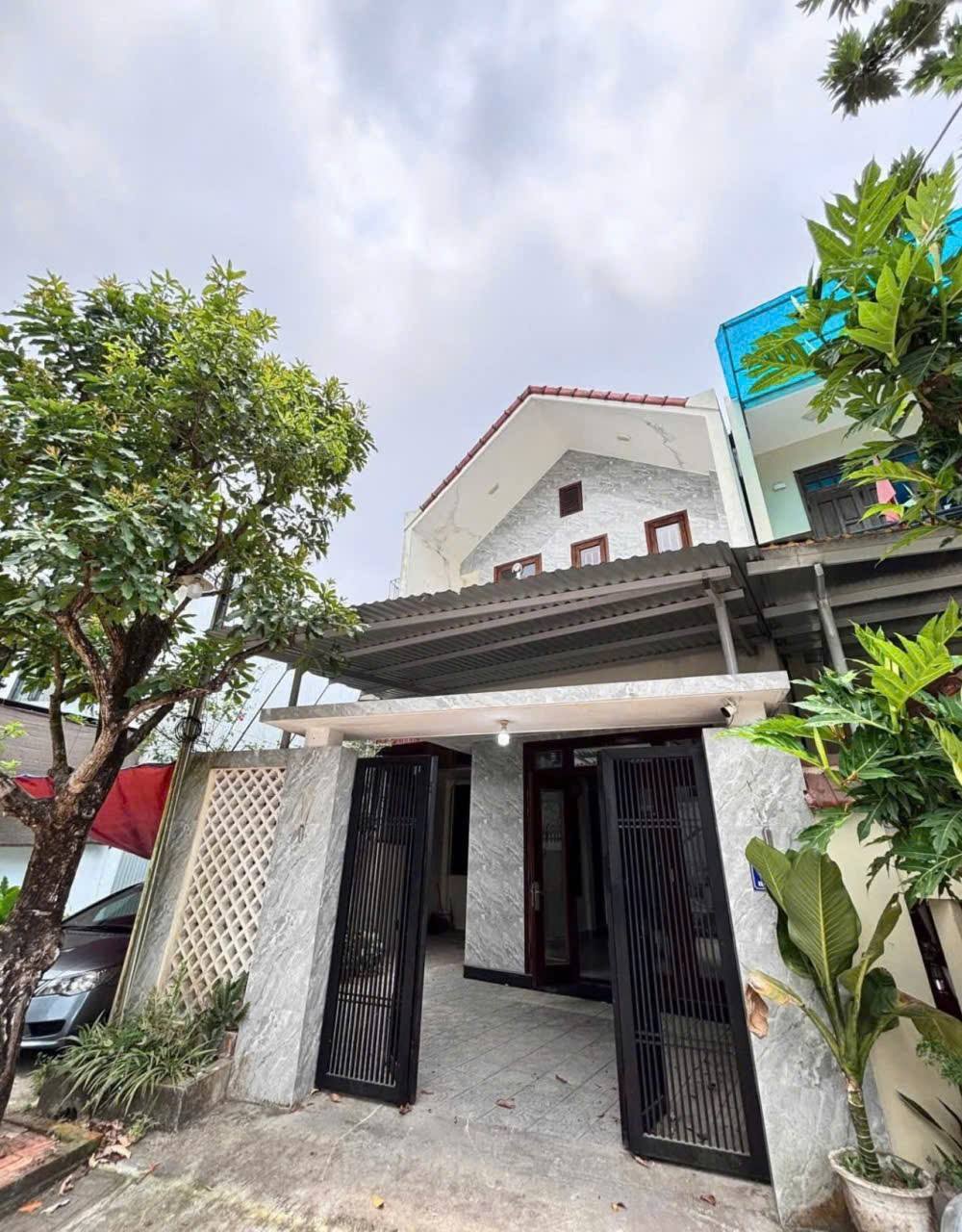 Tọa lạc tại khu quy hoạch Phan Kế Bính, phường Thuỷ Xuân, thành phố Huế