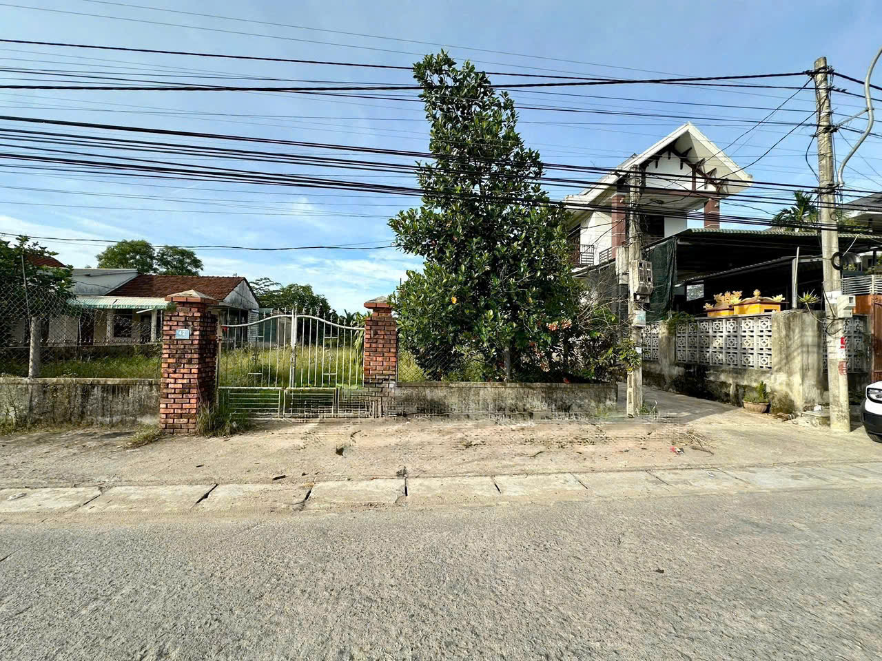 Bán lô góc mặt tiền đường Dương Thiệu Tước, khu vực gần Bến Xe Phía Nam, tỉnh Thừa Thiên Huế