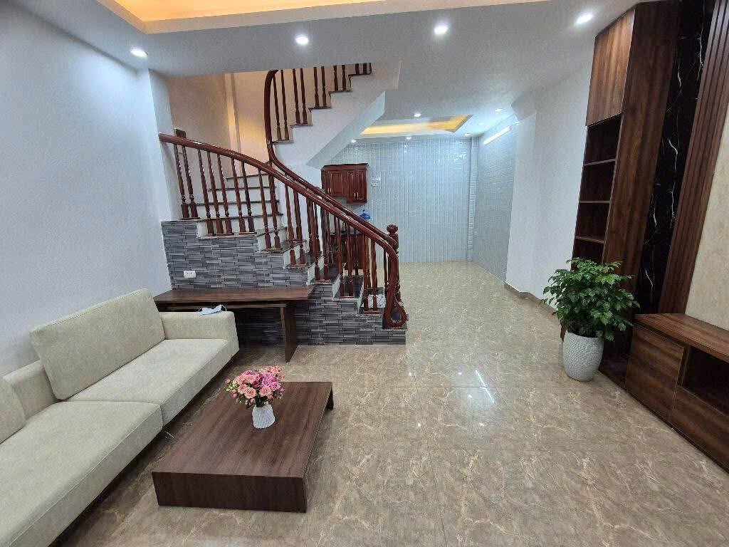 Nhà dân xây chắc chắn, thiết kế 4 phòng ngủ, sẵn sàng đón chủ mới về ở ngay