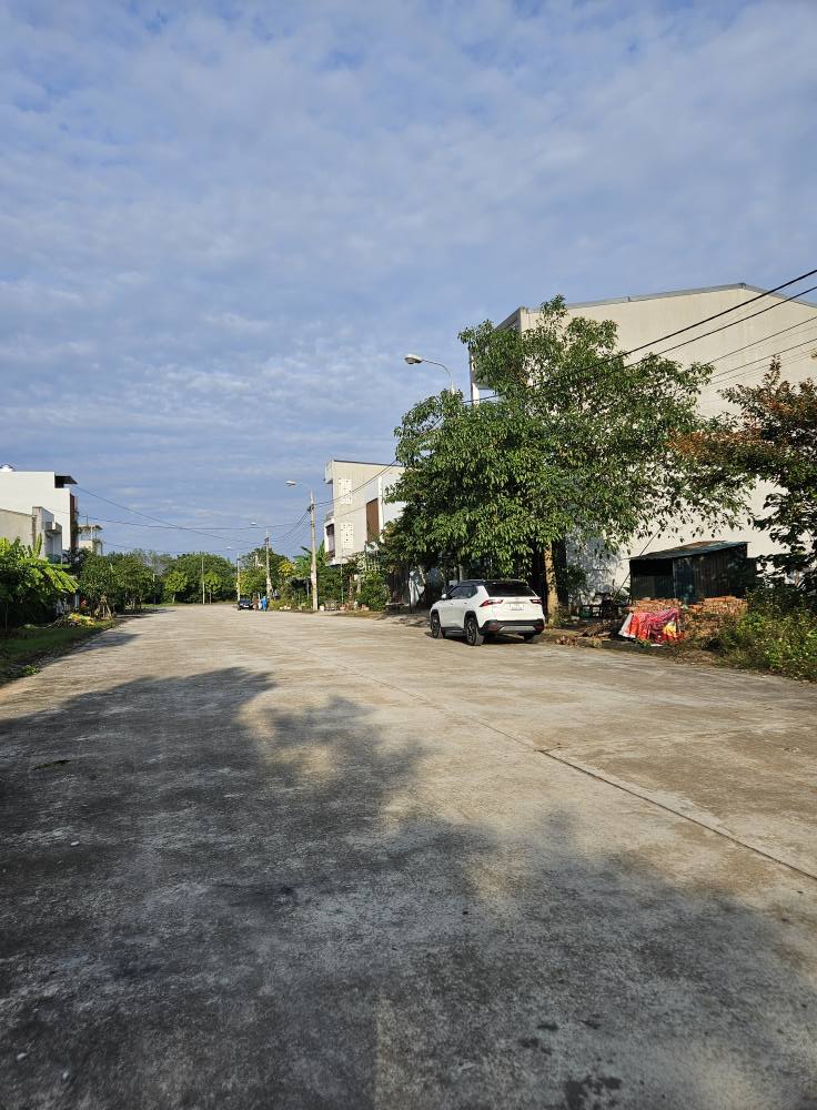 Bán đất Thanh Miếu, 90m2 mặt tiền rộng, vỉa hè 5m, giá tốt