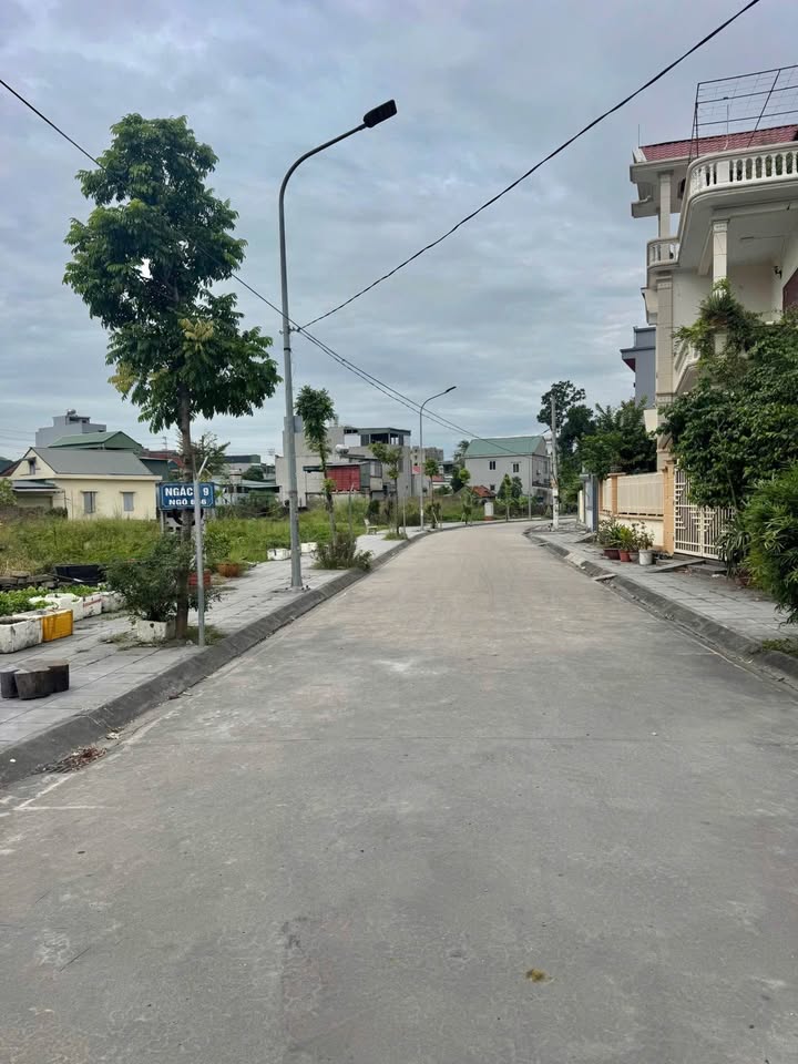 Tìm kiếm một mảnh đất "chất như nước cất" tại khu Trung Sơn, Cẩm Sơn, Cẩm Phả, Quảng Ninh