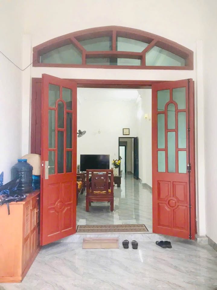 Cơ hội sở hữu căn nhà 2 tầng 1 tum kiên cố, thiết kế hiện đại tại Tổ 6 Hữu Nghị, Hòa Bình