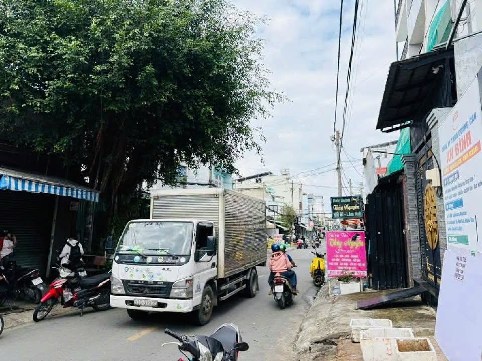 Siêu hiếm có khó tìm! Diện tích khủng 290m² tọa lạc ngay mặt tiền đường Ấp Chiến Lược, Bình Tân