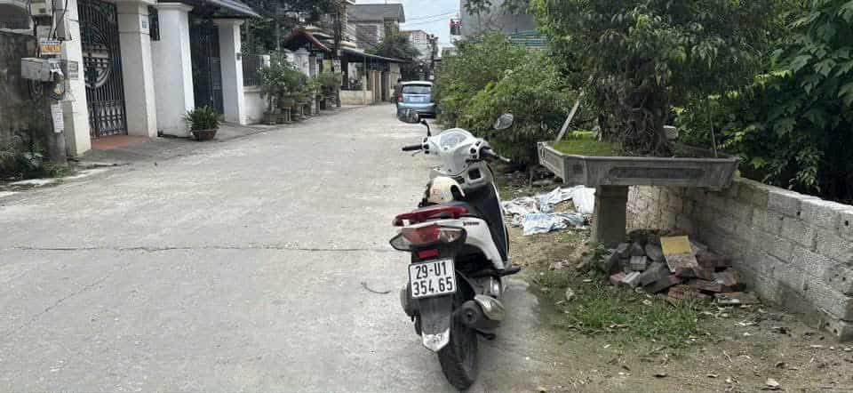 Nhỉnh 3 tỷ mặt tiền kinh doanh cổng ao Phú Lâm, Sơn Tây, 2 ô tô tránh