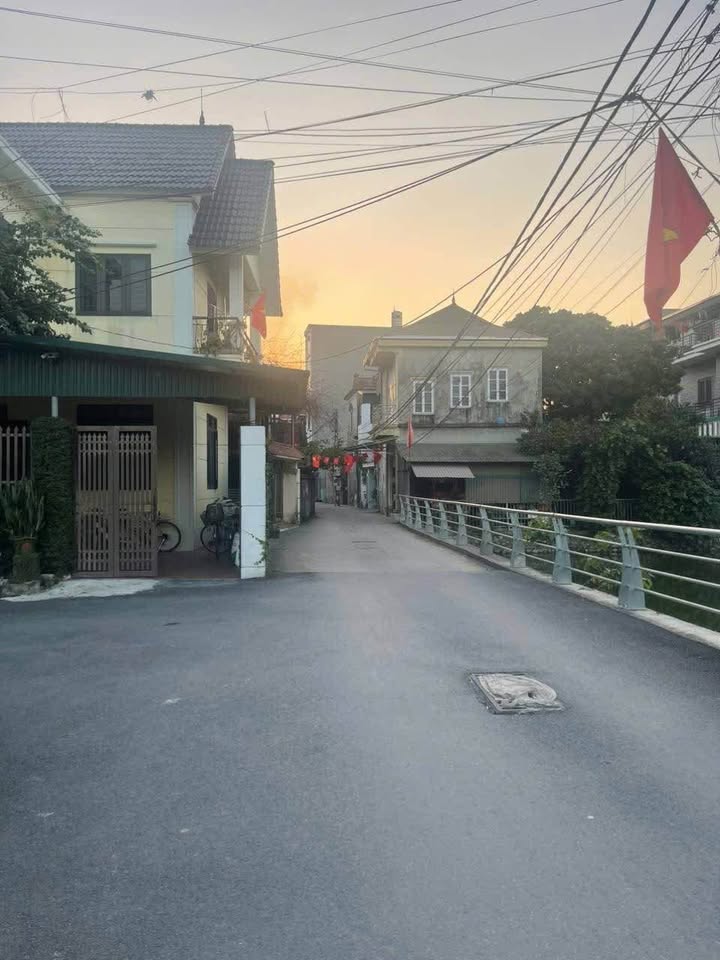 Nhà 4 tầng mới xây Thụy Khuê, ô tô đỗ cửa, chỉ vài trăm mét ra chợ, trường học