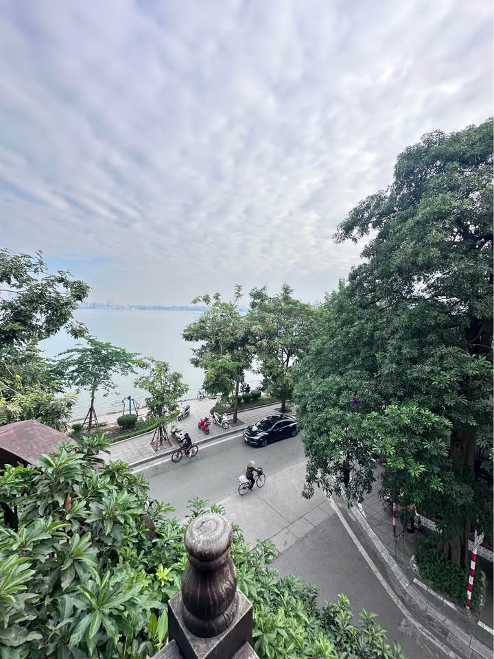 Nhà 10 tầng view Hồ Tây gara 3 ô tô, sân vườn, vừa ở vừa kiếm tiền