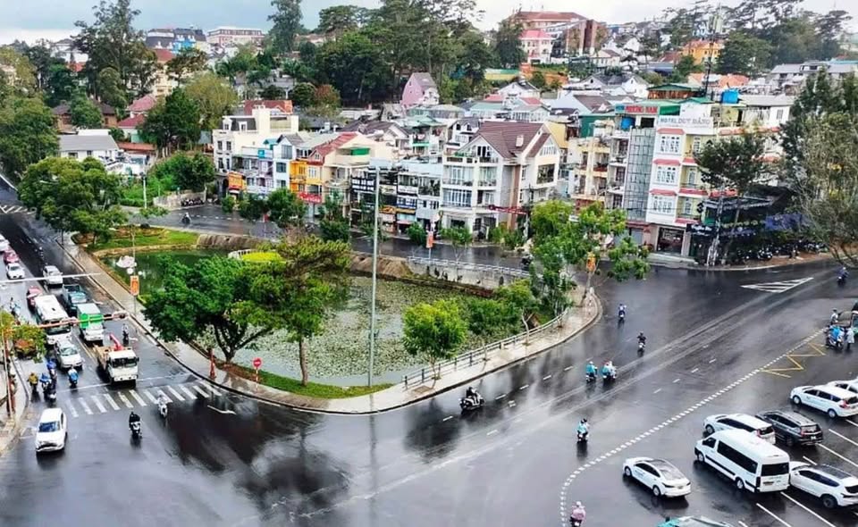 Khách sạn Đà Lạt - Hạ giá sốc, từ 15 tỷ xuống còn 12 tỷ - Kinh doanh ngay