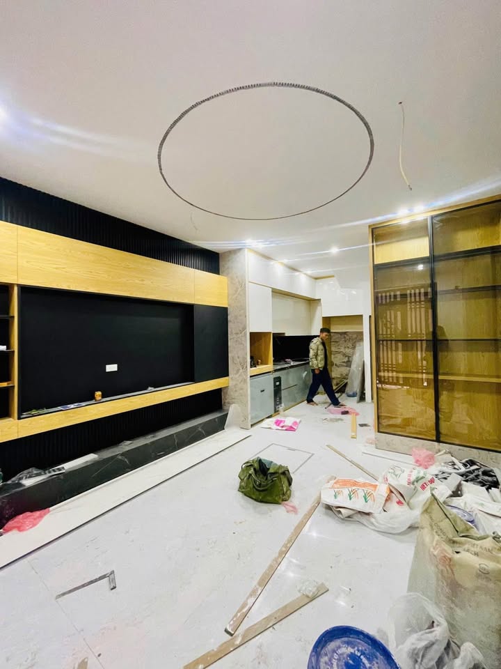 Nhà Xuân La 33m² x 5 tầng đẹp như mơ, giá "hời" 10.8 tỷ