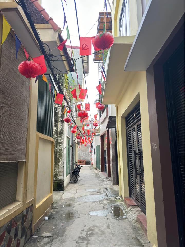 Sở hữu ngay căn nhà mới xây 5 tầng hiện đại với thang máy cao cấp tại Song Phương