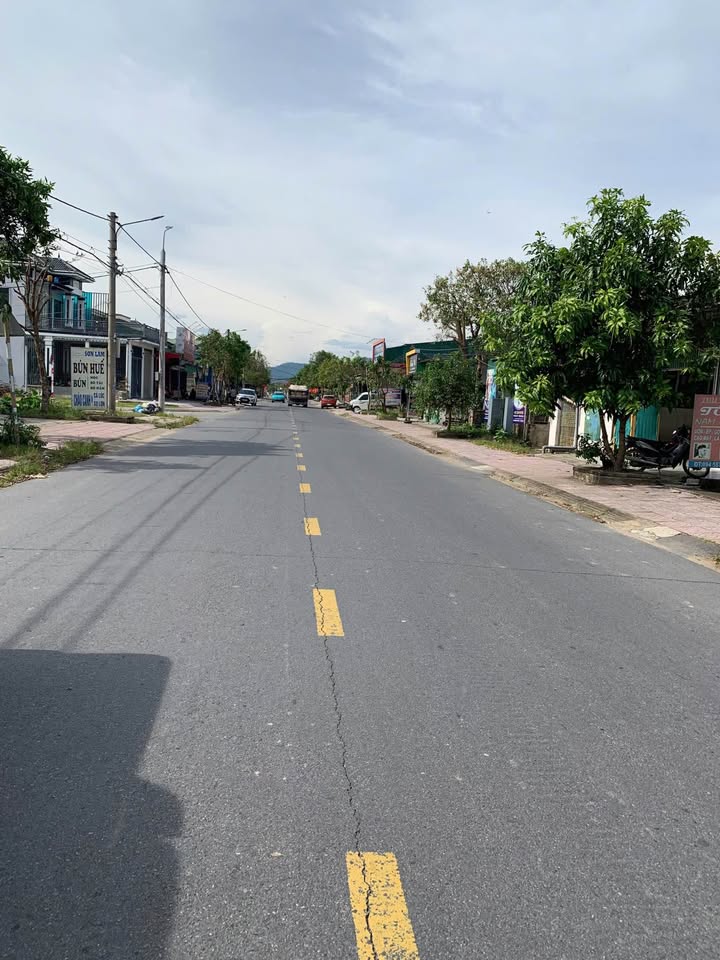 Mặt đường Nguyễn Xí - 149.7m2 đất kinh doanh hướng Đông Nam - Giá hời