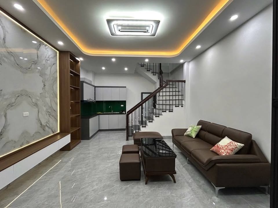 Nhà 5 tầng, diện tích 38m2, trung tâm Hà Đông, gần chợ, viện 103, ô tô, học viện, giá 6 tỷ