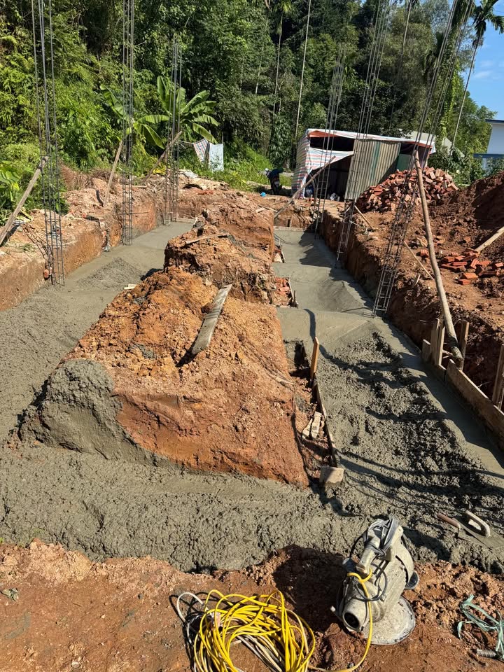 Nhà 2.5 tầng 3 ngủ, có gara ô tô, hướng Tây Nam, phường Yên Bái, Lào Cai