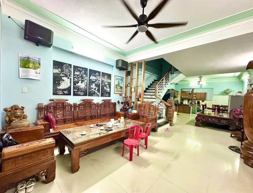 Chính chủ bán nhà 3 tầng đối diện công viên, khu đô thị quy hoạch, Thanh Hóa, chỉ việc xách vali vào ở