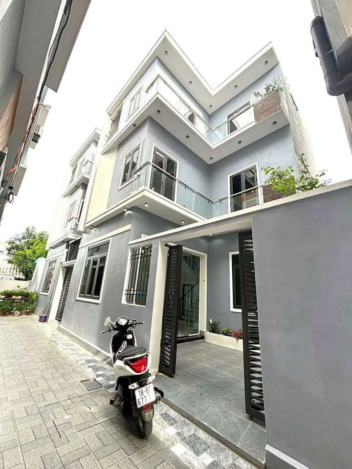 Nhà 3 tầng 68m2 hướng Bắc, ngõ Trần Huy Liệu, gần trường Cơ Điện, Nam Định