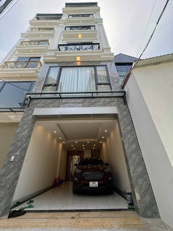 Nhà 45m², 6 tầng thang máy, ô tô tránh tại Long Biên chỉ 11,2 tỷ