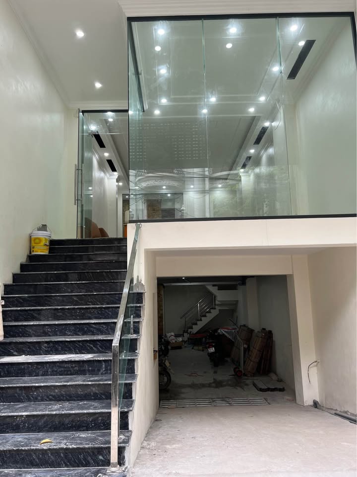 Cho thuê nhà trung tâm Phủ Lý, 90m2, có thang máy, hầm xe, kinh doanh/văn phòng/ở