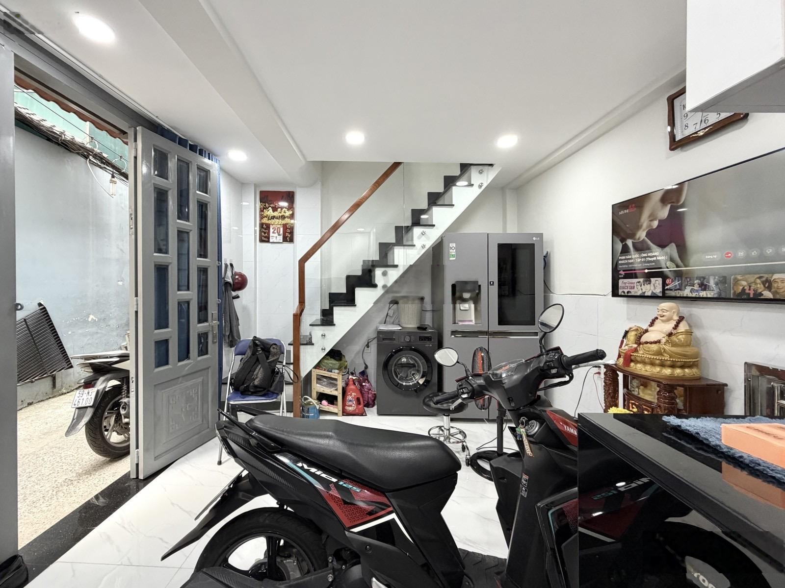 Hẻm thông đường Điện Biên Phủ - P. 25 - Q. Bình Thạnh - 4 tầng - 3 phòng ngủ - 4WC - giá 4.35 tỷ