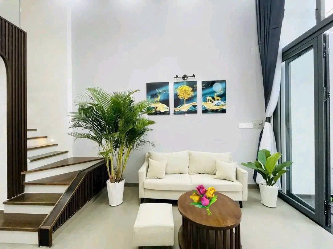 Về quê sống bán nhà đang cho thuê 23triệu Trương Hán Siêu - Q1. Giá 3Tỷ650/ 76.5m2, Gần Cầu Bông.