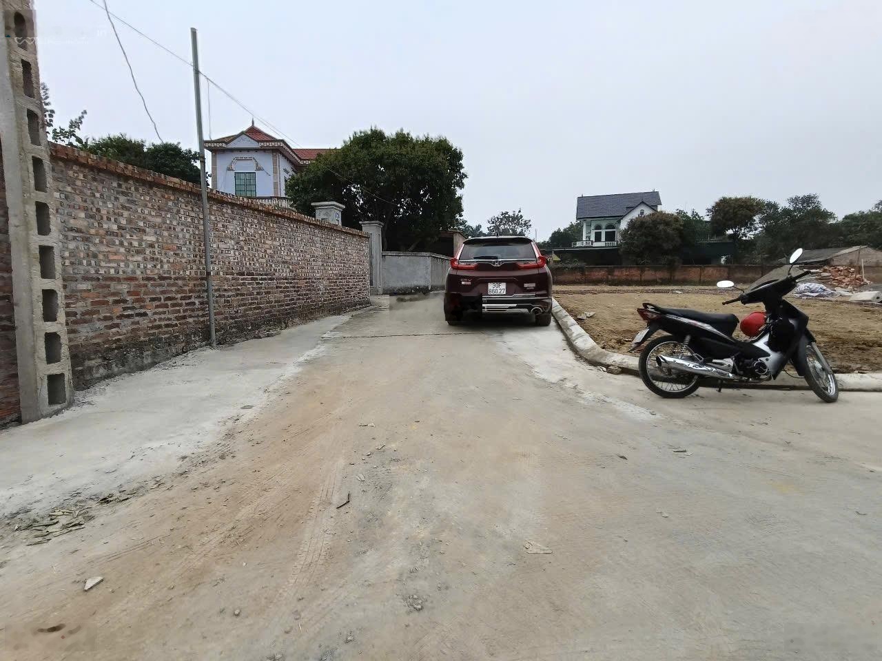 Bán mảnh đất trung tâm xã Minh Trí cạnh KCN sạch khuôn thửa VIP diện tích 100m 100% thổ cư MT 6m