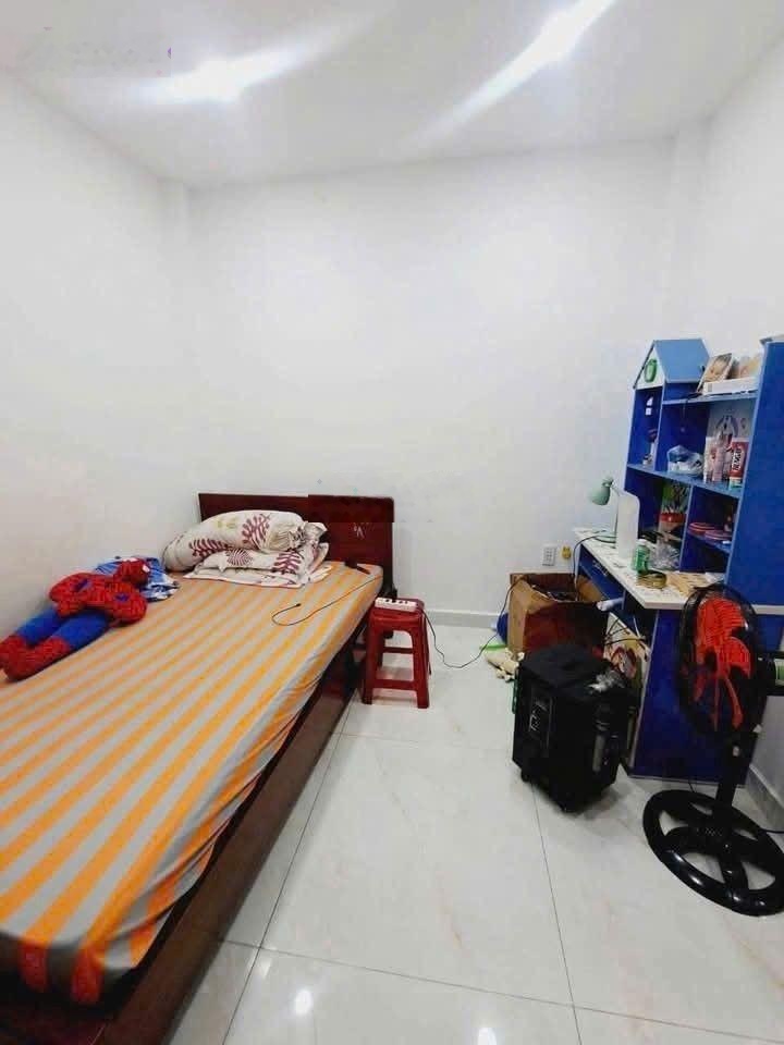 Bà hai bán nhà kinh doanh làm đẹp gần trung tâm chợ bình chánh giá 1tỷ3 (còn thương lượng)