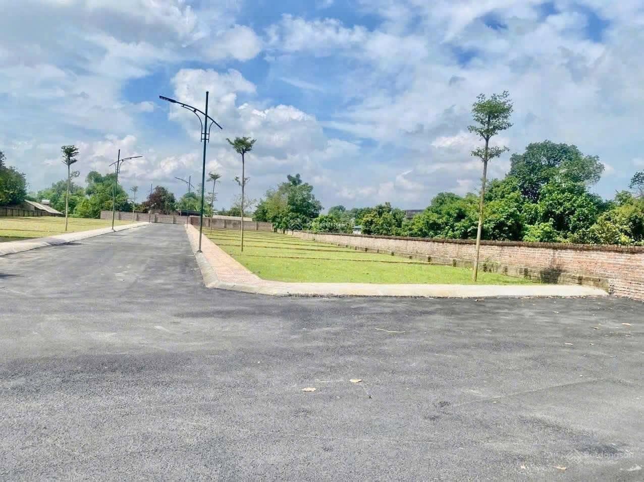 Bán Gấp mảnh đất 103m2 Xuân Sơn Phường Tùng Thiện ngay thị xã Sơn Tây gần bệnh viên 105 full thổ cư