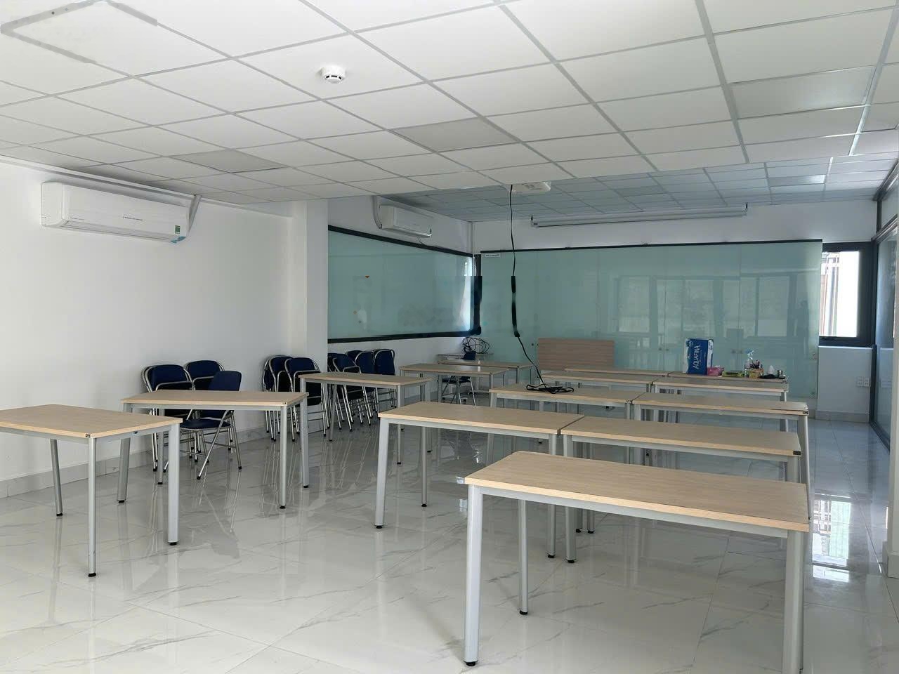 Tòa nhà đường Thành Thái diện tích: 11x22m trệt 4 lầu cho thuê