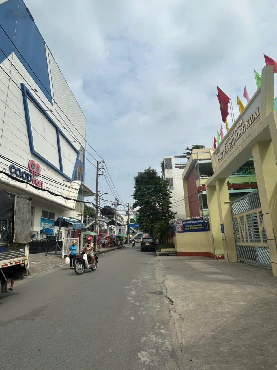 Bán nhà hẻm 637 Quang Trung, sau lưng Coopmart, trệt lầu mới sửa. Hẻm 3 gác sạch