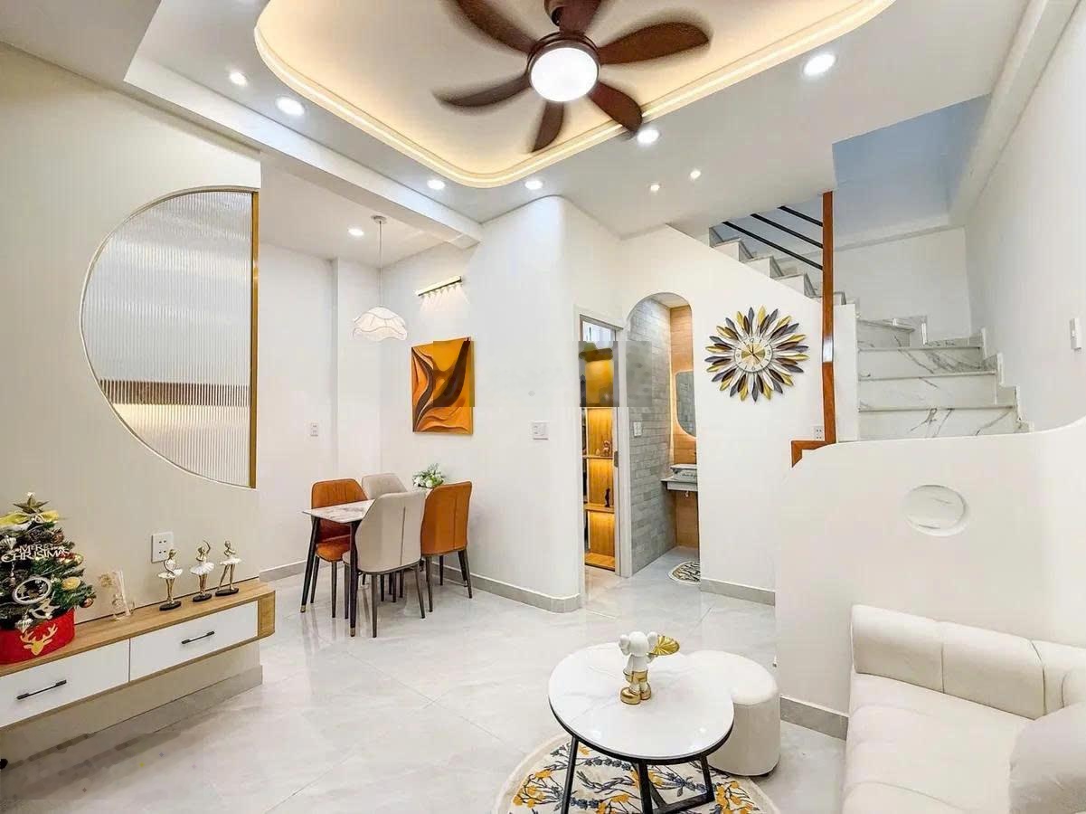 Bán nhà phan văn trị 27m2 2 tầng - 4.95 tỷ - hẻm xe hơi full nội thất