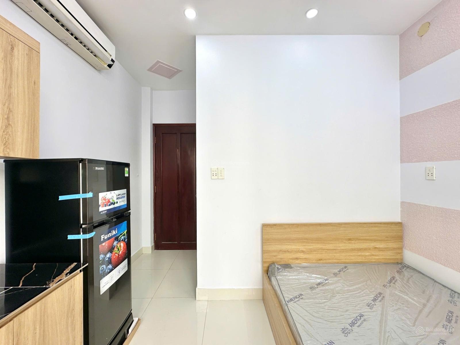 Trống phòng ban công thoáng - 30m2 - full nội thất - Thích Quảng Đức - Phú Nhuận