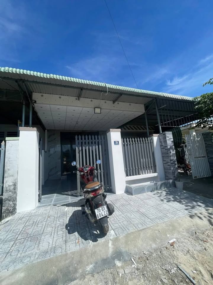 Nhà mới xây, 5m x 21m, 990 triệu, hướng Tây Nam, Hẻm 24 Trịnh Phong Đáng, Tây Ninh