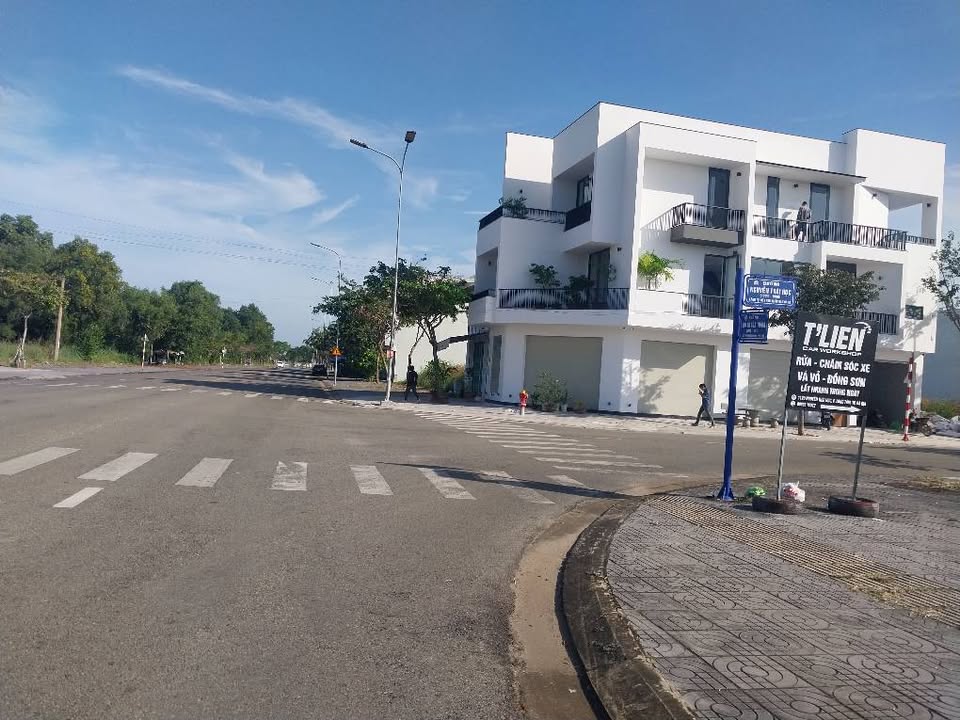 Đất vàng Nguyễn Thái Học 2,79 tỷ, sổ đỏ 100m2, hướng Đông Nam