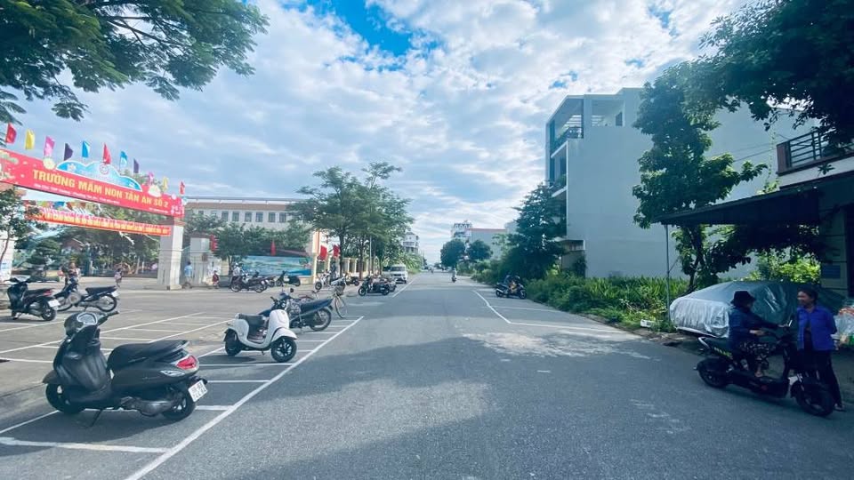 Đất 100m2 tại tổ dân phố Hương, ngay cổng trường mầm non, giá nhỉnh 4 tỷ