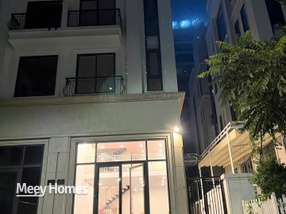 Biệt thự Sài Đồng 50m2, 5 tầng thang máy, 35 củ/tháng - Kinh doanh đỉnh